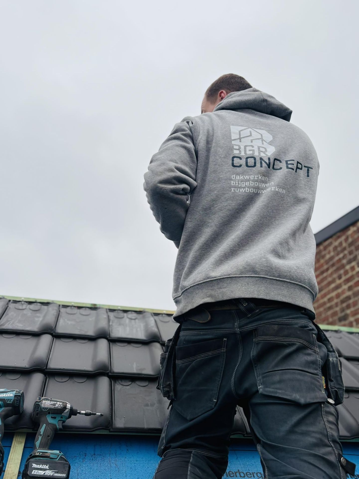 Dakwerker BGR Concept aan het werk